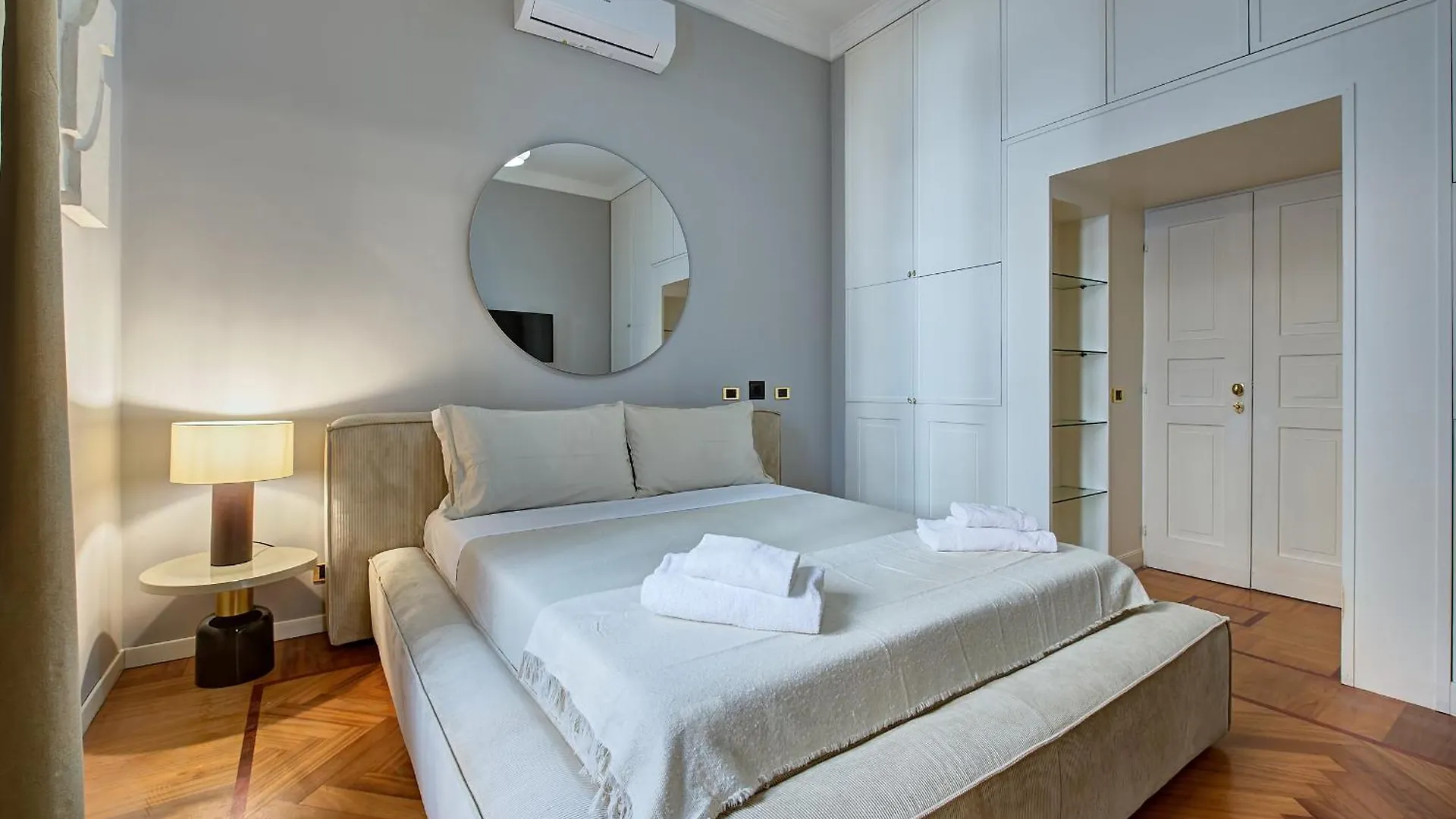Irex Shining Apartment Near Colosseo Rome Italy