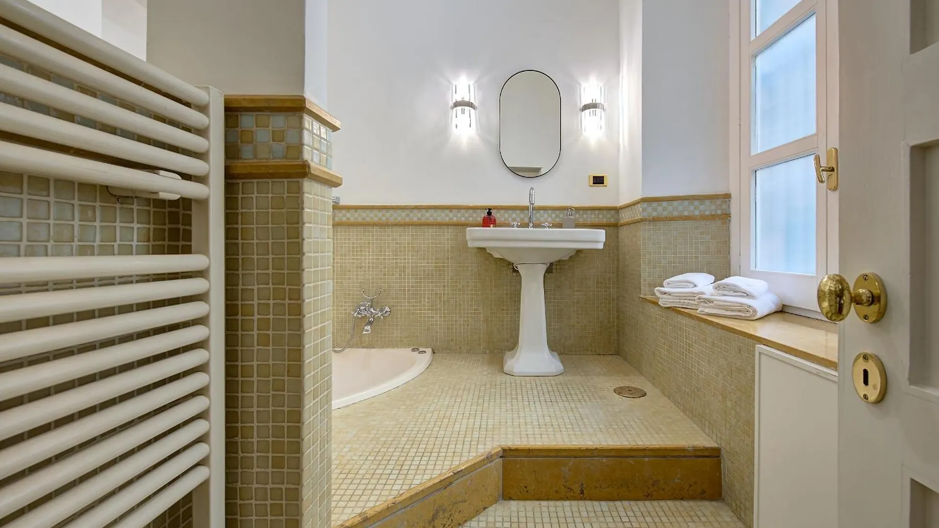Irex Shining Apartment Near Colosseo Rome Italy